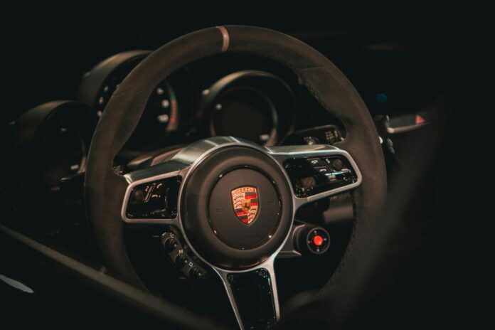 setir Porsche hitam